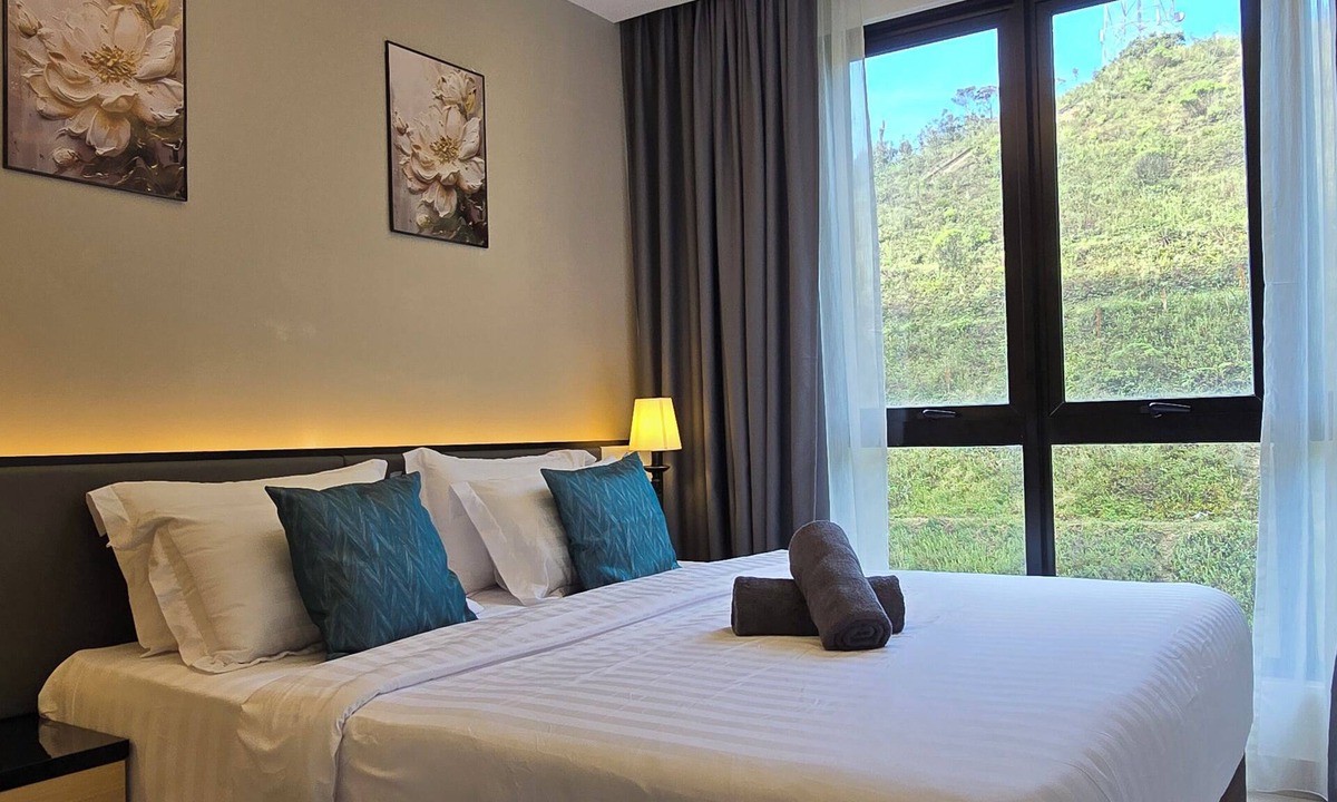 Genting Highlands Hotel | Cozy hotel suite in marvelous Genting Highlands with mountain view, WiFi