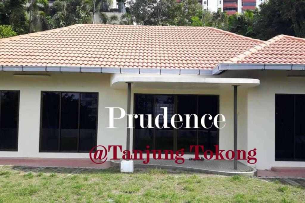 Tanjung Tokong House | Cozy Serene Spacious Homestay close to Beach at Tanjung Tokong, Penang