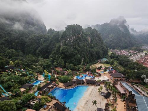 Perak Apartment | Cozy Suite with 270 Degree Mountain and Theme Park Views