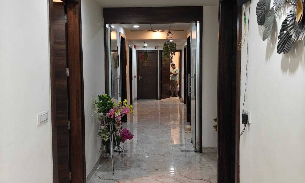 Hapur Hotel | Crown Palace Hotel & Restaurant