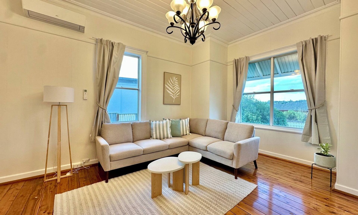 Young House | Currawong Corner Cottage