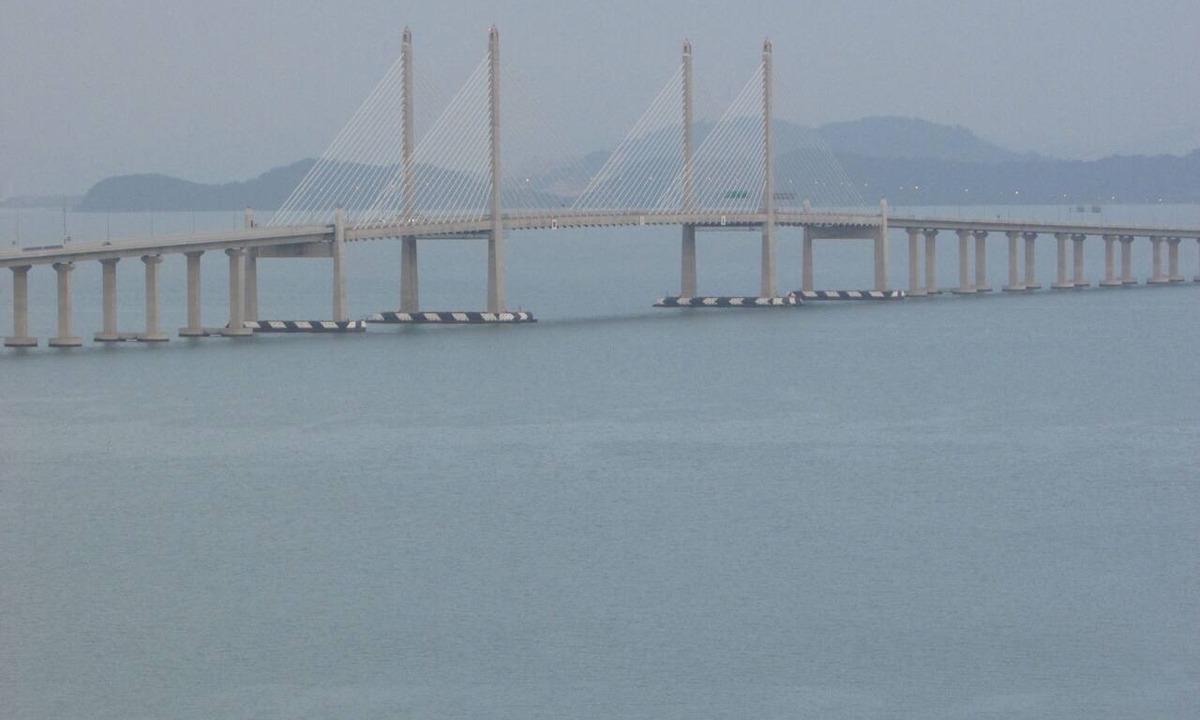 Kampung Batu Maung Apartment | D Amazing Bridge View & Sea View with Facilities & Amenities !