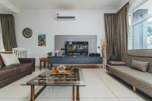 Bandar Penawar House | d'Lux 6BR16-25px Pool BBQ NetFlx HotPot KTV Mahjong by Our Stay