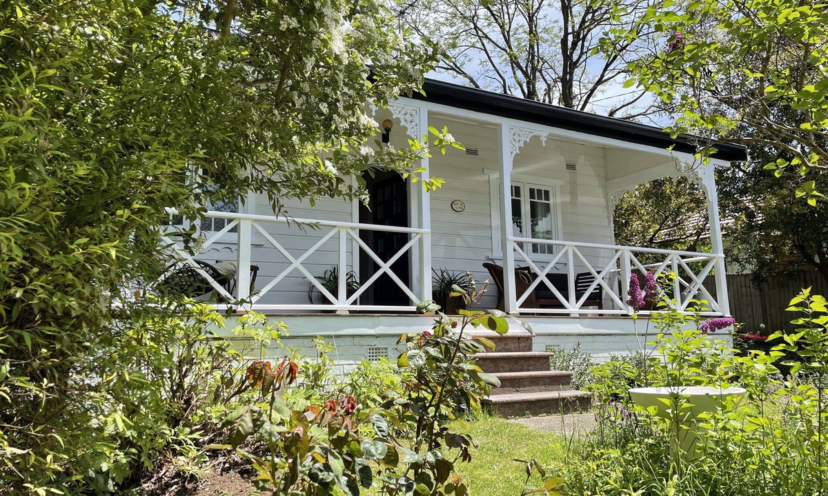 Katoomba House | Darley Rose, A Mountain Escape, just a short walk to The Three Sisters