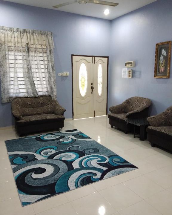 Kampung Balai Besar House | Davallia Homestay