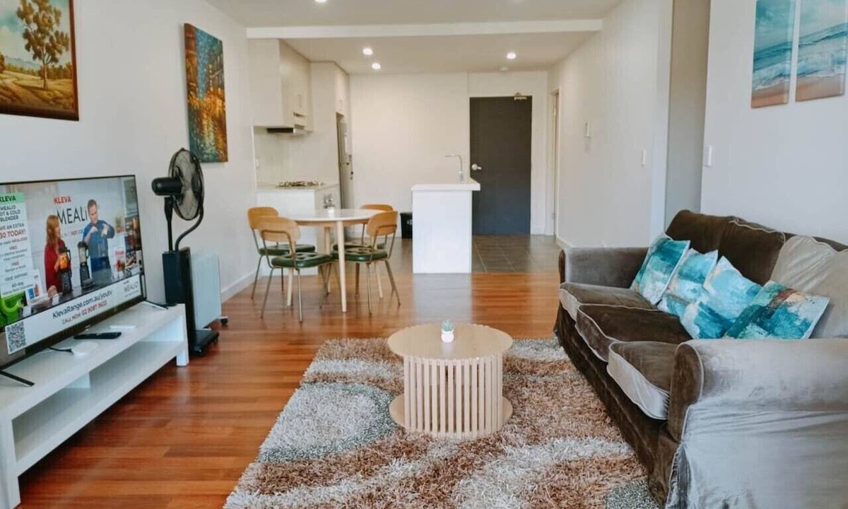 Dee Why Apartment | Dee Why 2BR Apartment Near Beach & Shops