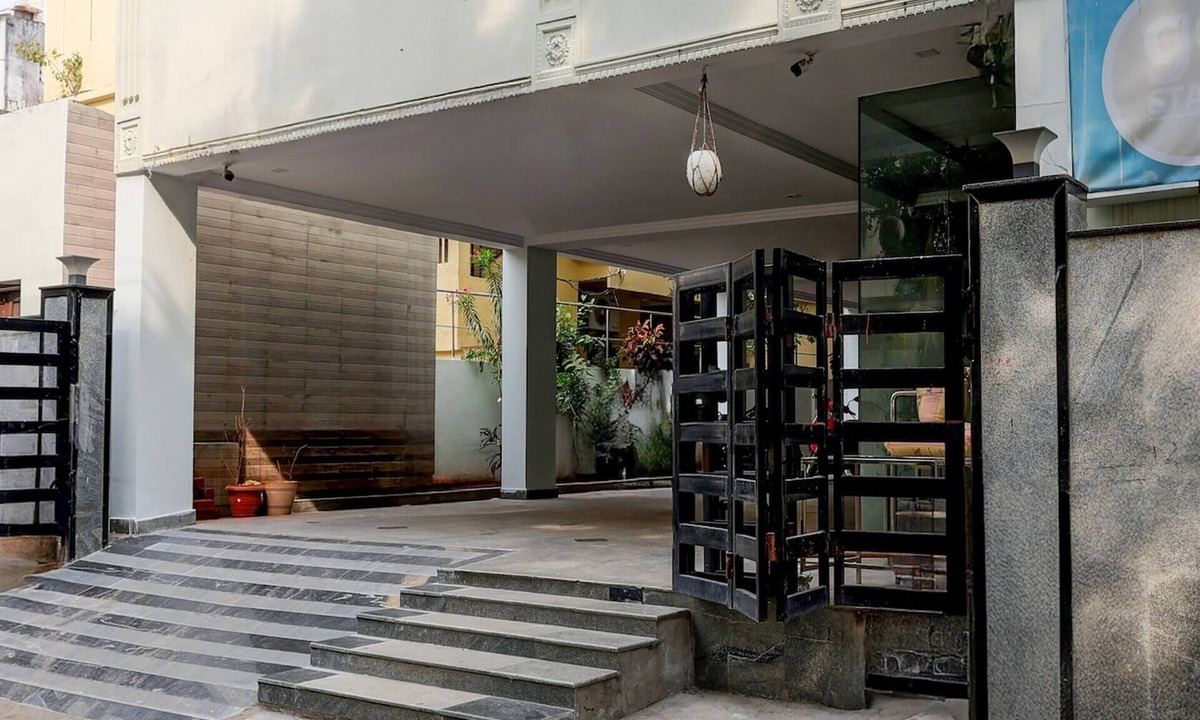 Vijayawada House | Deluxe Benz Circle MG Road