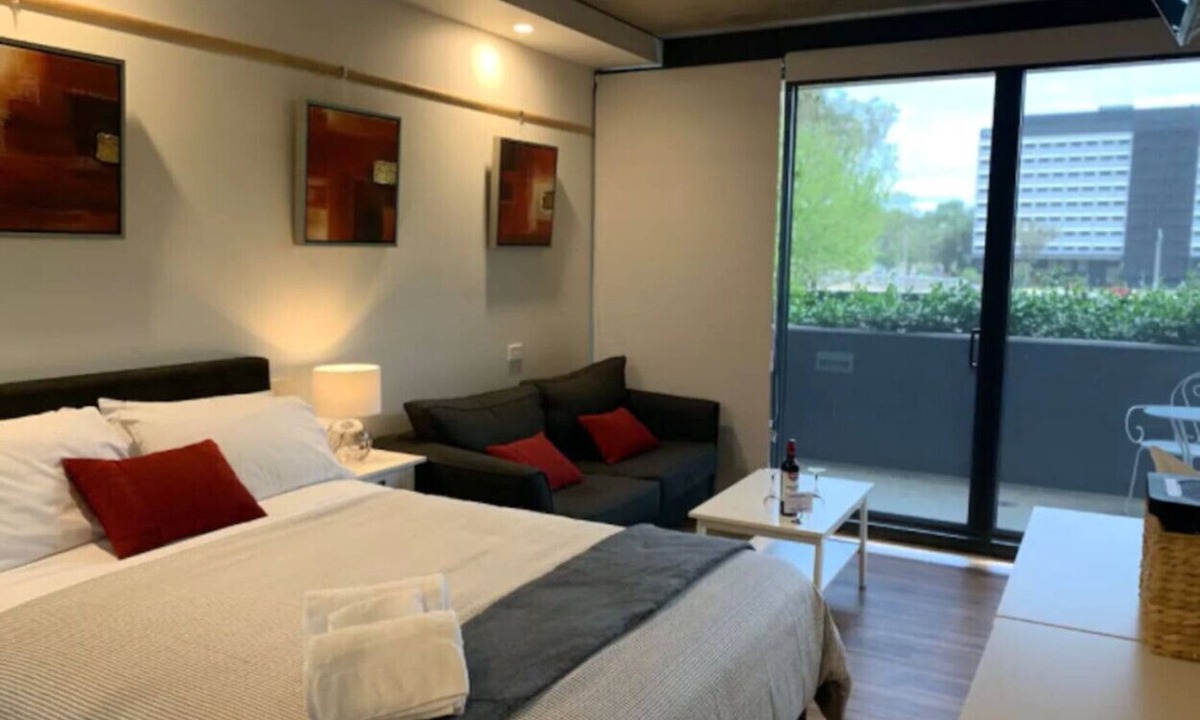 Lyneham Apartment | Deluxe Studio Apartment in the Center of Canberra