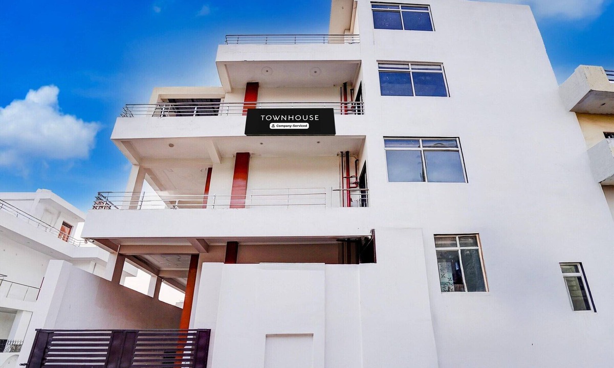 Mohangarh House | Deluxe with Twin BedHotel Sky Inn