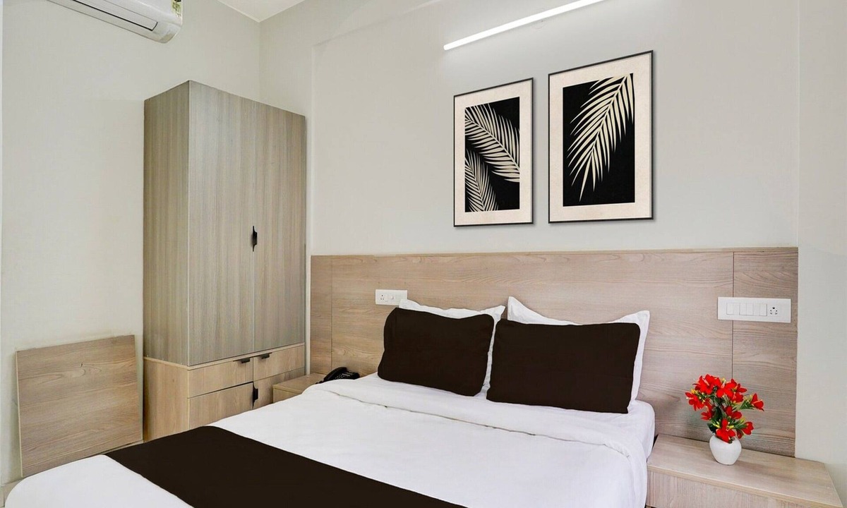Gandhi Nagar House | Deluxehotel Gurudev Residency
