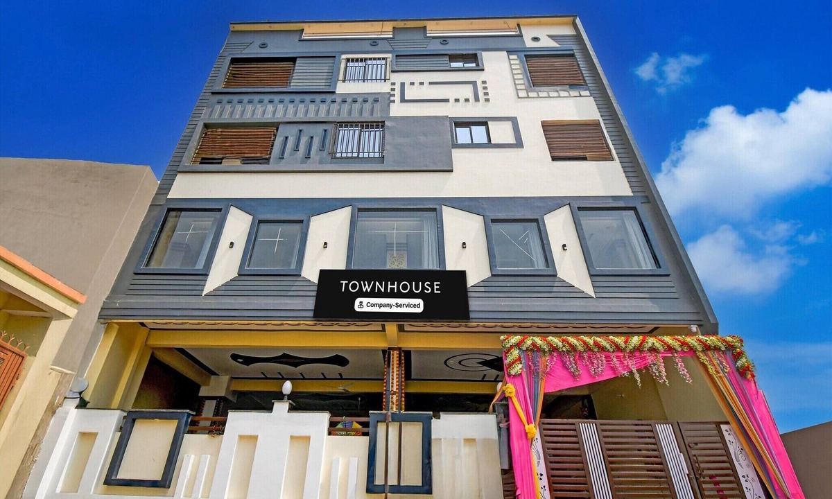 Gorakhpur House | DeluxeRed Chilly 2.O Hotel & Banquet