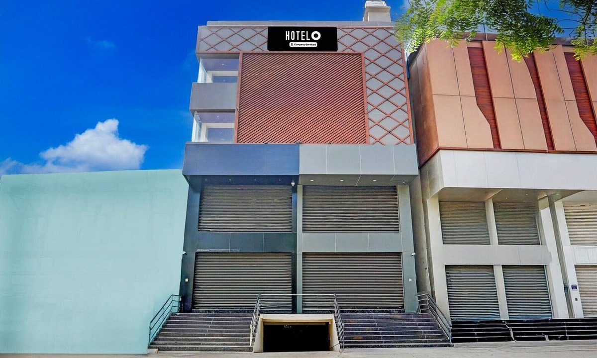 Anantapur House | DeluxeShree Maruthi Inn TR residency