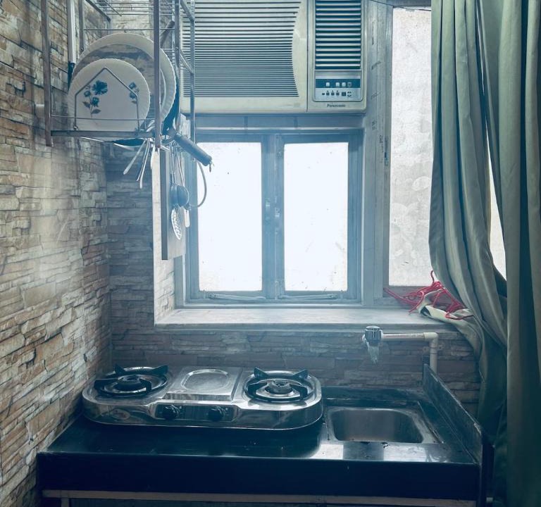 Bandra West Apartment | Den studio near carter sea