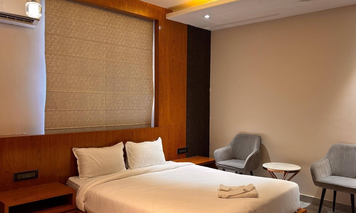 Tezpur Hotel | Dibakar Palace