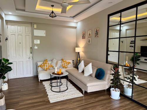 Siolim Bed & Breakfast | Dishney Den-Luxe 1BHK Stay with pool near Anjuna & Thalassa