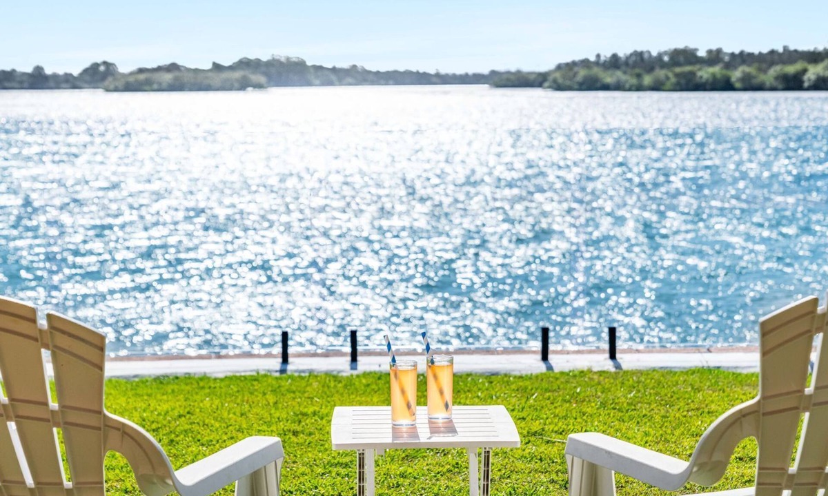 Yamba House | Dolphin View - Elegant Waterfront Haven with Private Pontoon - Holiday Yamba