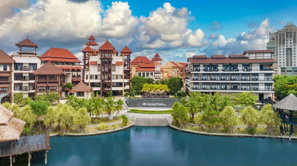 Putrajaya Hotel | DoubleTree by Hilton Putrajaya Lakeside