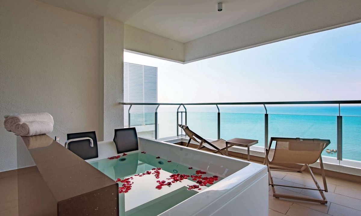 Tanjung Bungah Resort | DoubleTree Resort by Hilton Hotel Penang