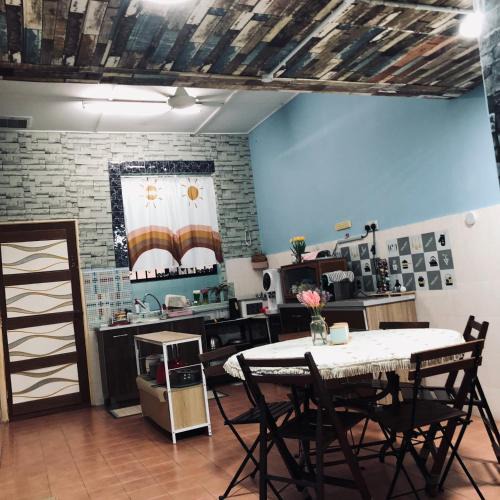 Kuala Rompin House | E&Y Inn