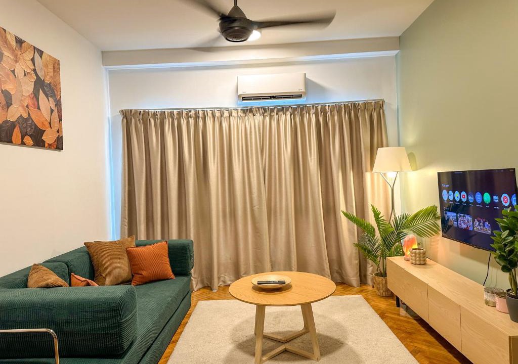 Shah Alam Apartment | Easy Check in Emira Residence for 2 to 4 pax