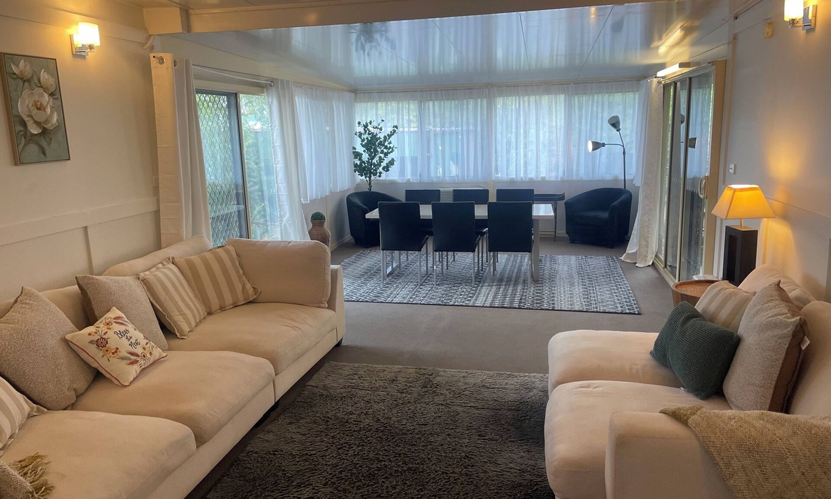 Forest Hill House | Easy wagga stopover-Spacious and comfortable.