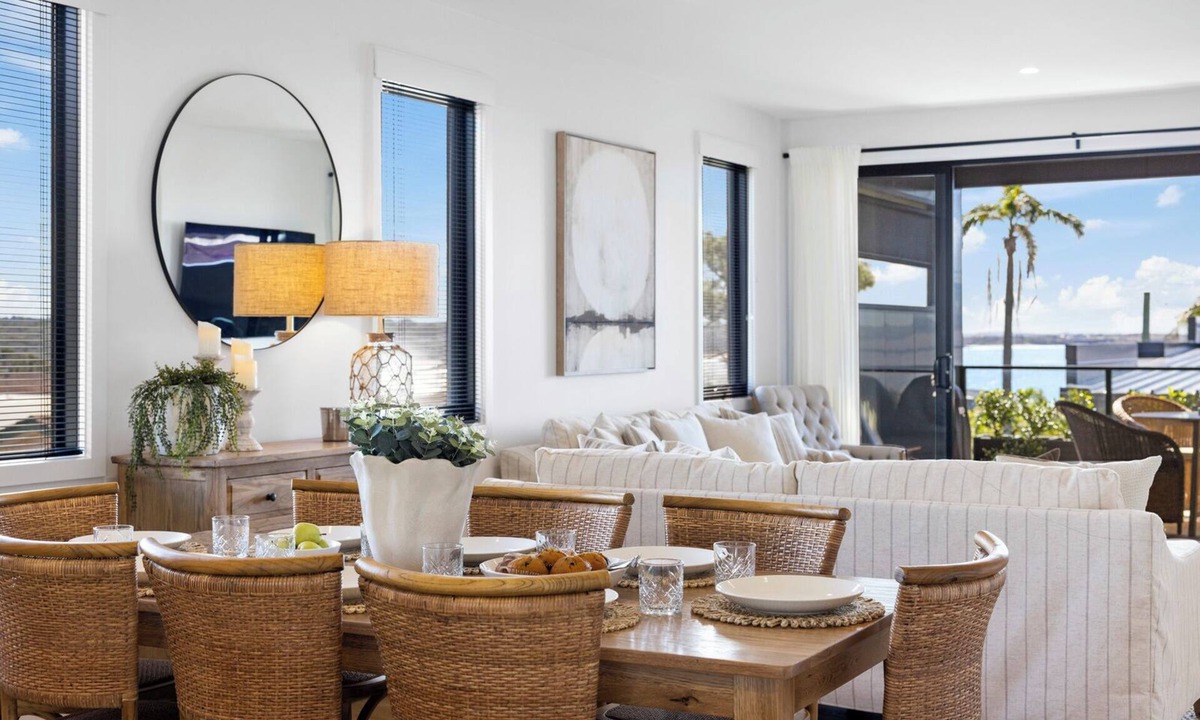 Woolgoolga House | Echoes Luxury Residence, Pet Friendly Walk to Cafes