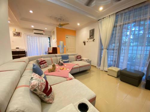 Bukit Beruang House | Eden Residence Bukit Beruang by Jeffery Lam Home Management