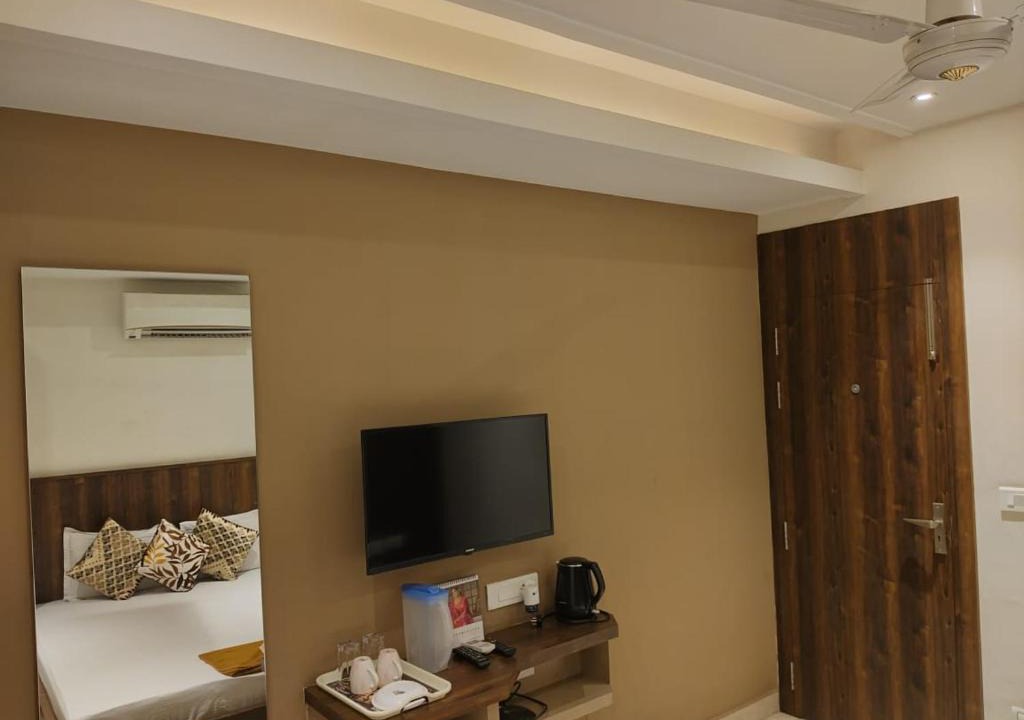 Midnapore Hotel | Eennra Kaansabbati