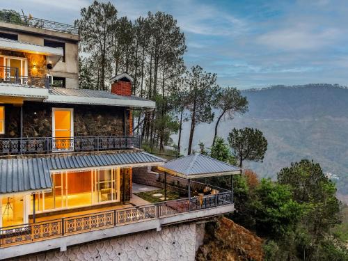 Kumarhatti Villa | ELIVAAS Bask and Blessings Meadows 3-BHK Pet-Friendly Villa With Shared Jacuzzi, Spa, Garden And Gazebo