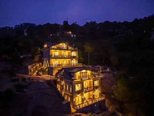 Kasauli Hotel | ELIVAAS Konifer Hillside Retreat