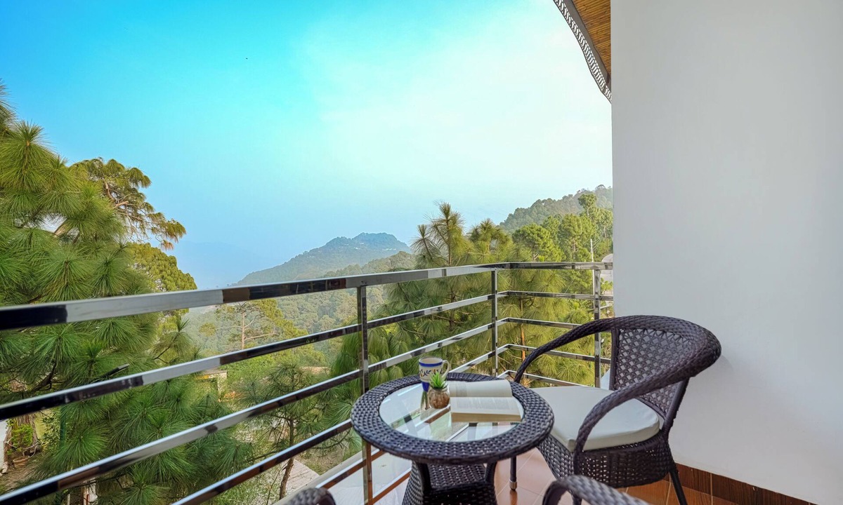 Nahan Hotel | ELIVAAS Stars and WindSongs