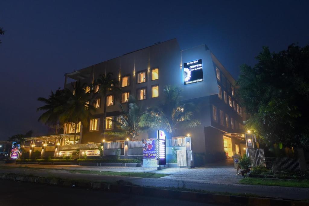 Mysore Hotel | Emerald Clarks Inn Suites