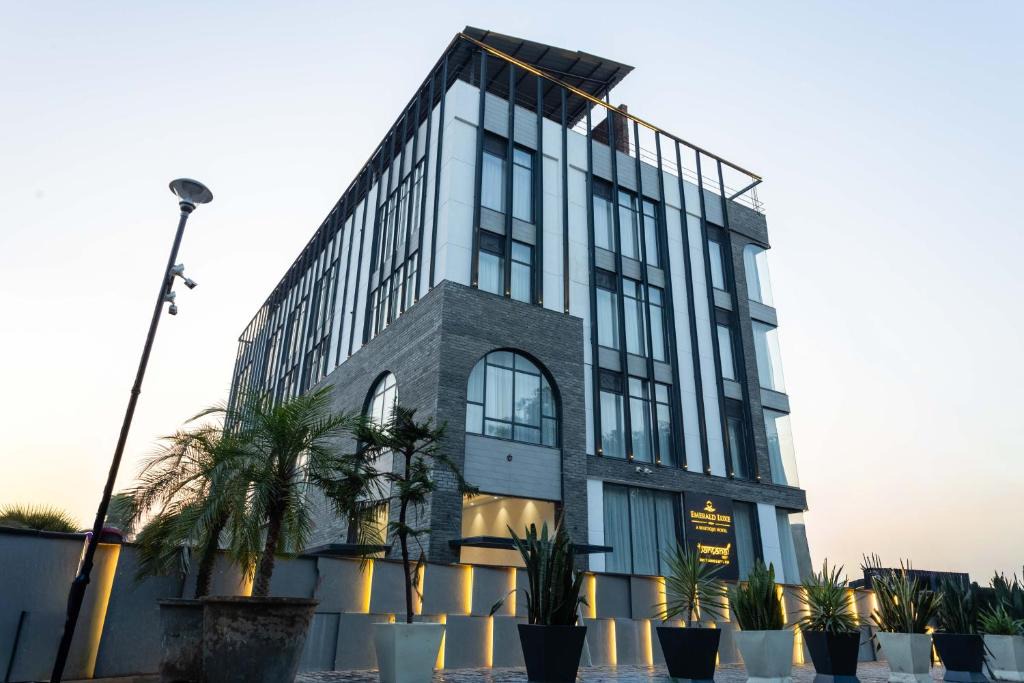 Mohali Hotel | Emerald Luxe A Boutique Hotel Chandigarh Mohali