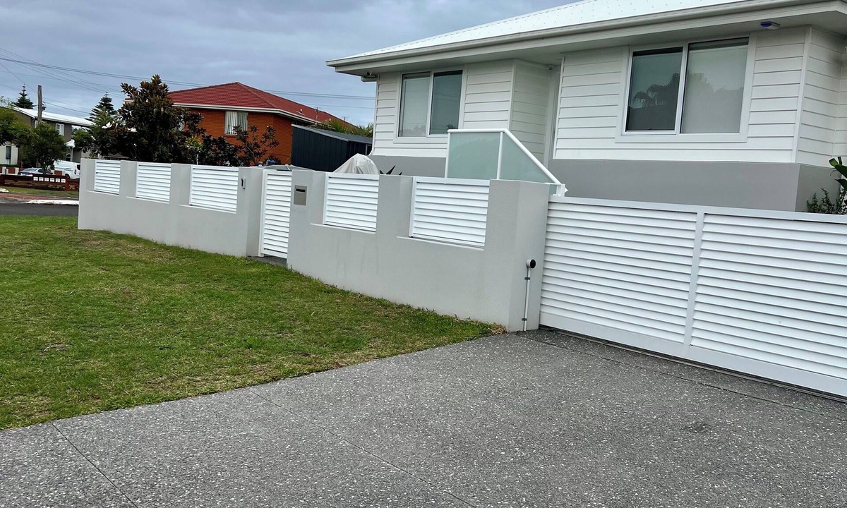 Lake Illawarra House | Entire Attached Granny Flat Home - Sleeps 4! 150 metres to the Water Front!