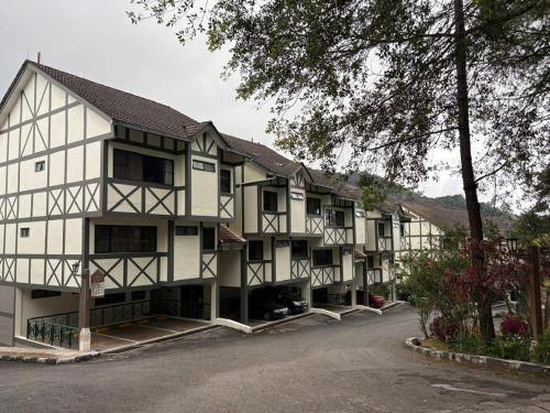 Brinchang Apartment | Equatorial Hill Resort, Mountain view In Cameron Highlands