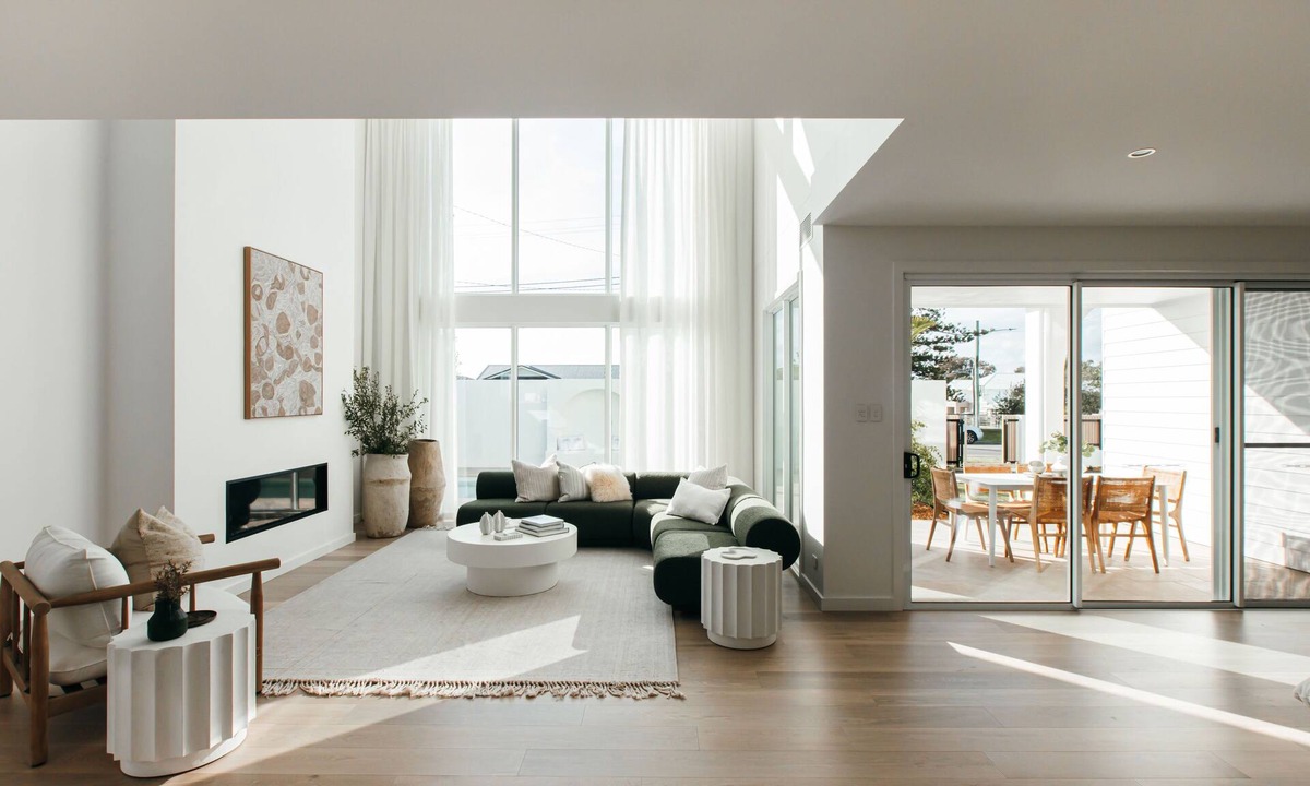 Long Jetty House | Experience top end Luxury, within 3 minute walk to bars, restaurants and cafes.
