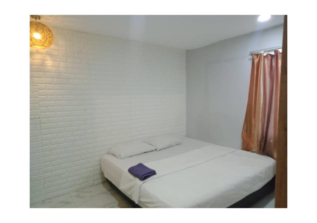 Kuarters Kampung Pandan Hotel | EXPRESS OYO HOTEL