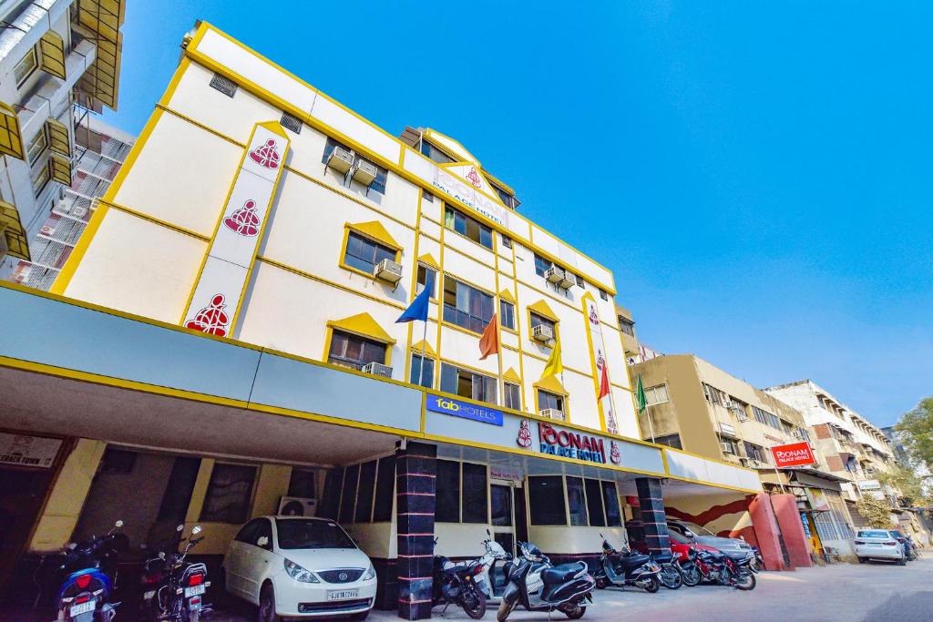 Navrangpura Hotel | FabExpress Poonam Palace