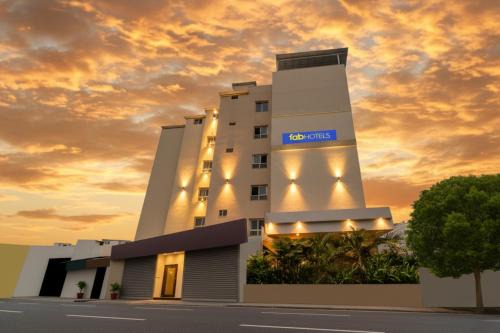 Nampally Hotel | FabHotel Arastu Plaza - Nr Nampally Railway Station