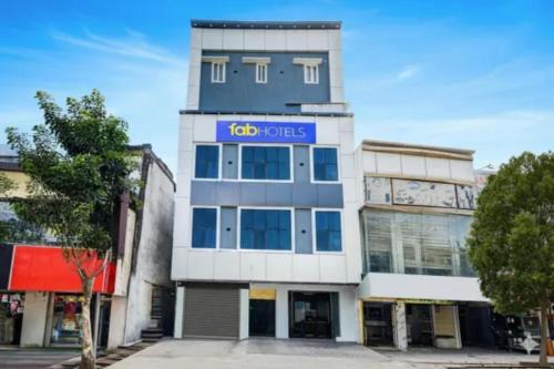 Hyderabad Hotel | FabHotel Deaveera Grand