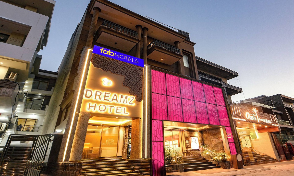 Pashim Vihar Hotel | FabHotel Dreamz - Paschim Vihar