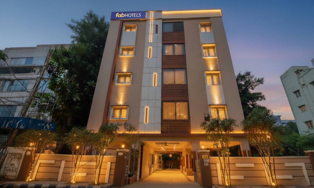 Madhapur Hotel | FabHotel Golden Gate - Hitech City