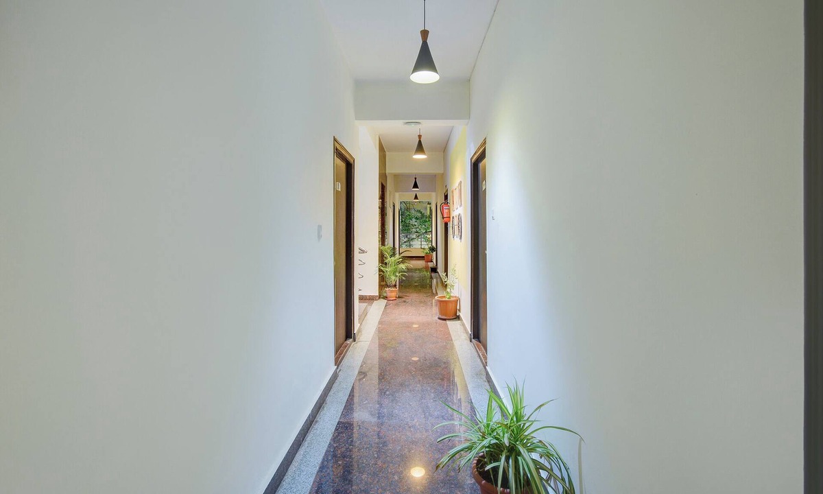 Kukatpalli Hotel | FabHotel Grand Broholic Luxury Rooms JNTU - Nr. JNTU Collegue Metro Station-Kukatpally