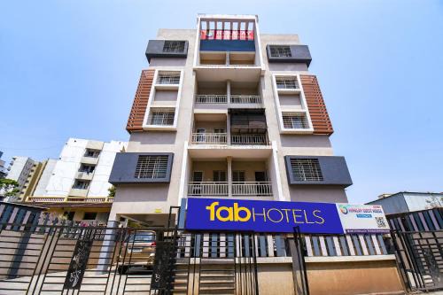 Pimpri - Chinchwad Hotel | FabHotel Himalay Guest House