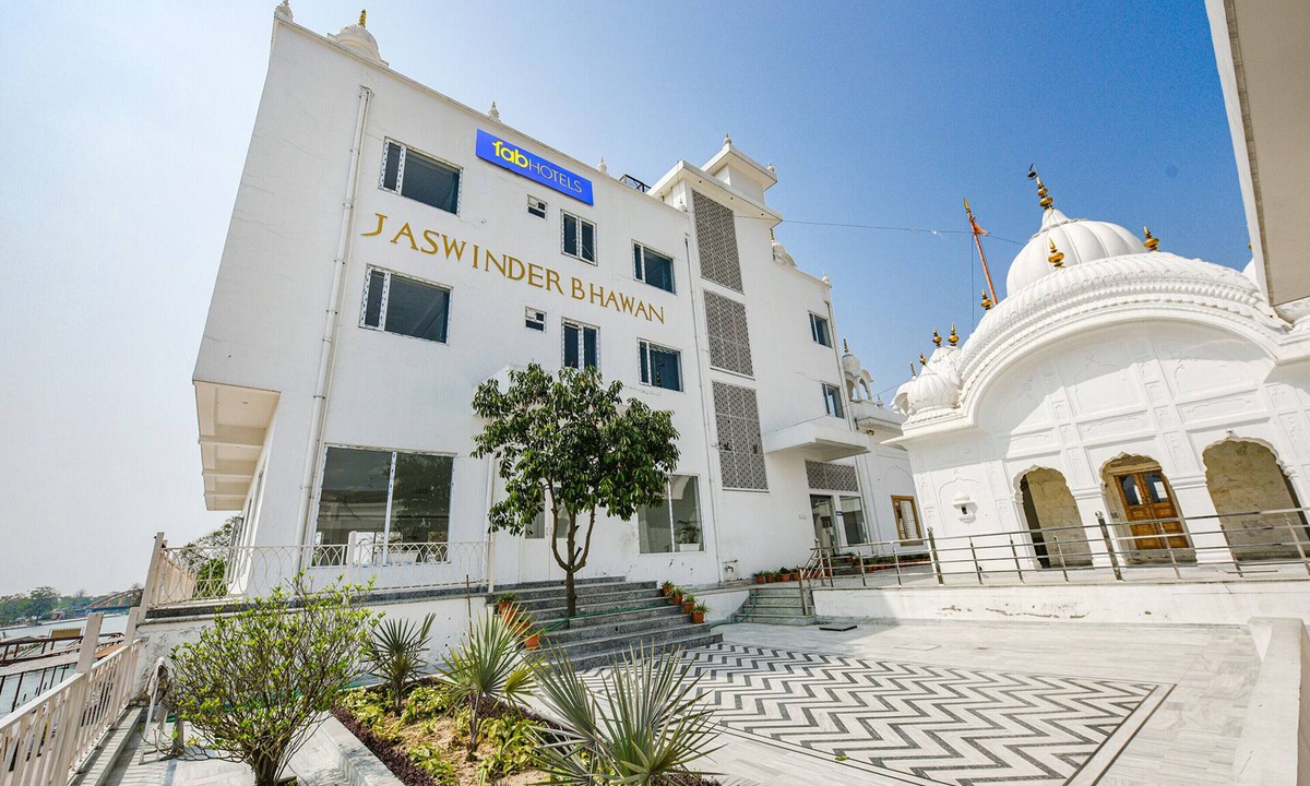 Mayapur Hotel | Fabhotel Jaswinder Bhawan