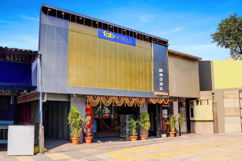 Goregaon West Hotel | FabHotel JK