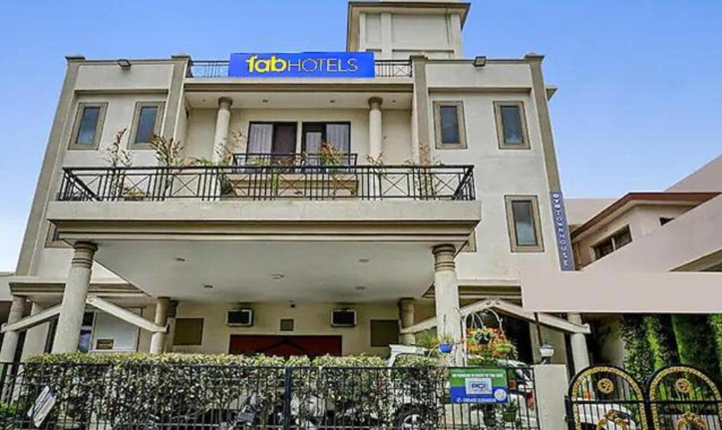 Varanasi Hotel | FabHotel K H Bar and Rest