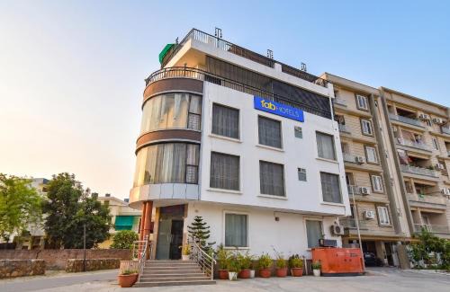 Jagatpura Hotel | FabHotel Kirara - Nr Jaipur International Airport