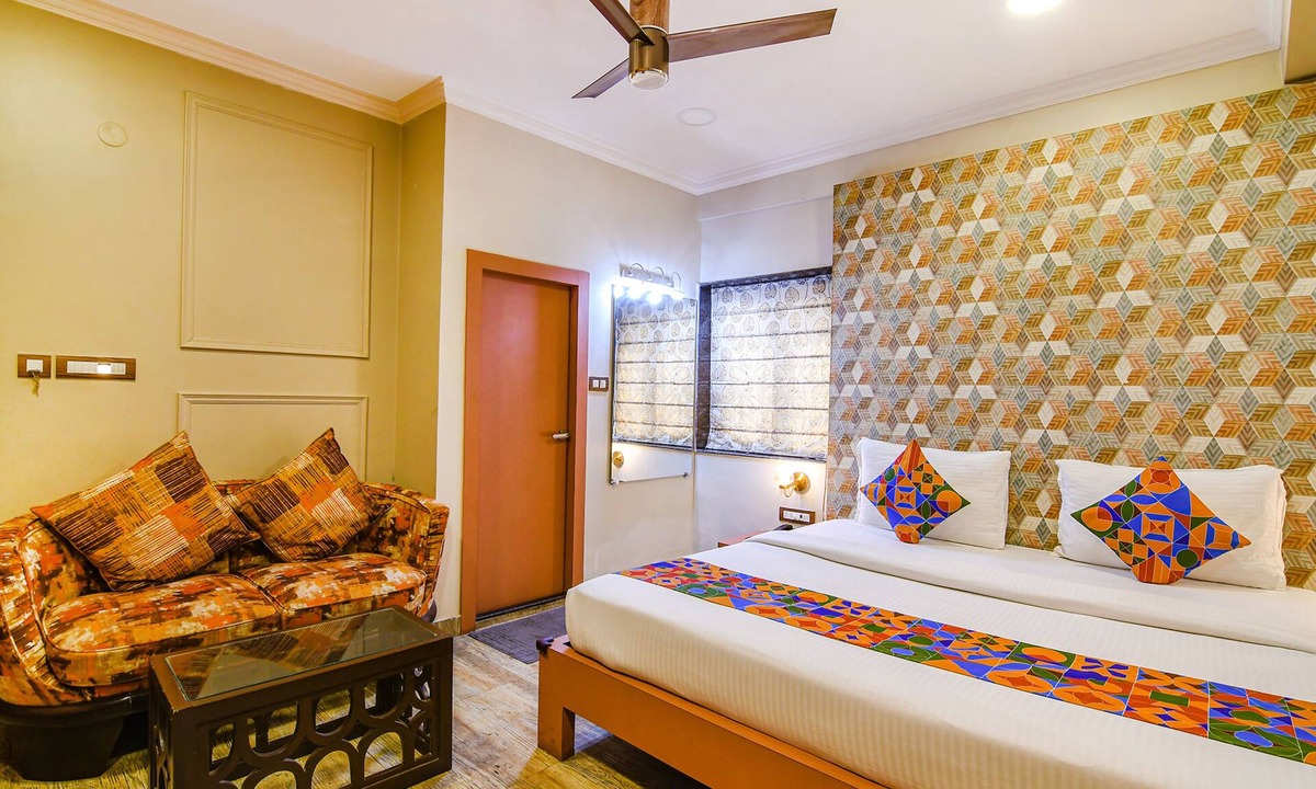 Kalighat Hotel | FabHotel Krishna I