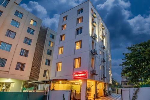 Viman Nagar Hotel | FabHotel Marvel Bliss